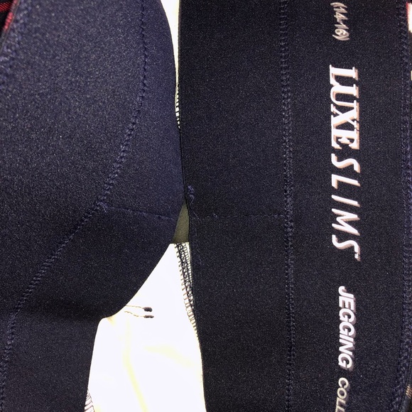 Nygård Luxe Plaid Leggings - Picture 6 of 7